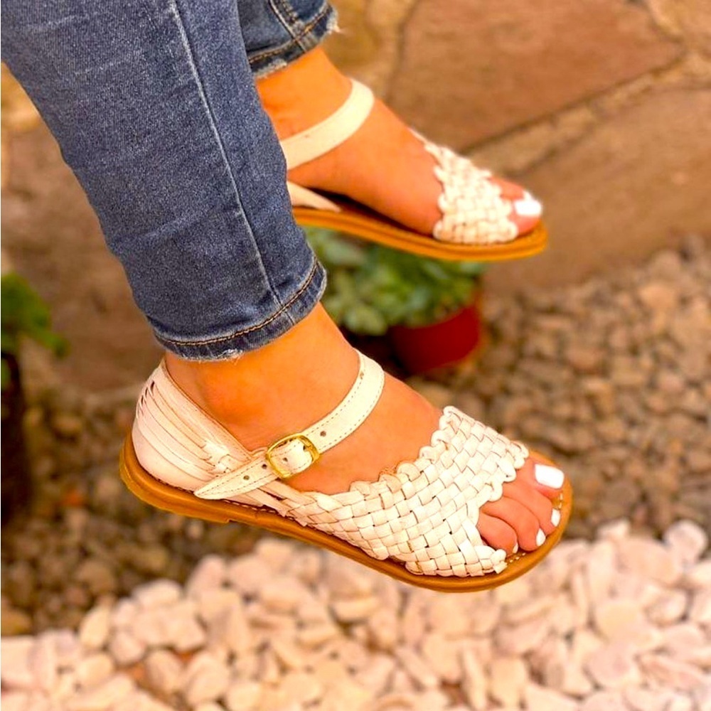 HUARACHES Handmade in Mexico Woven White Leather Sandals Size 10